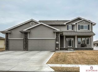 1807 Titan Springs Dr, Papillion, NE 68133