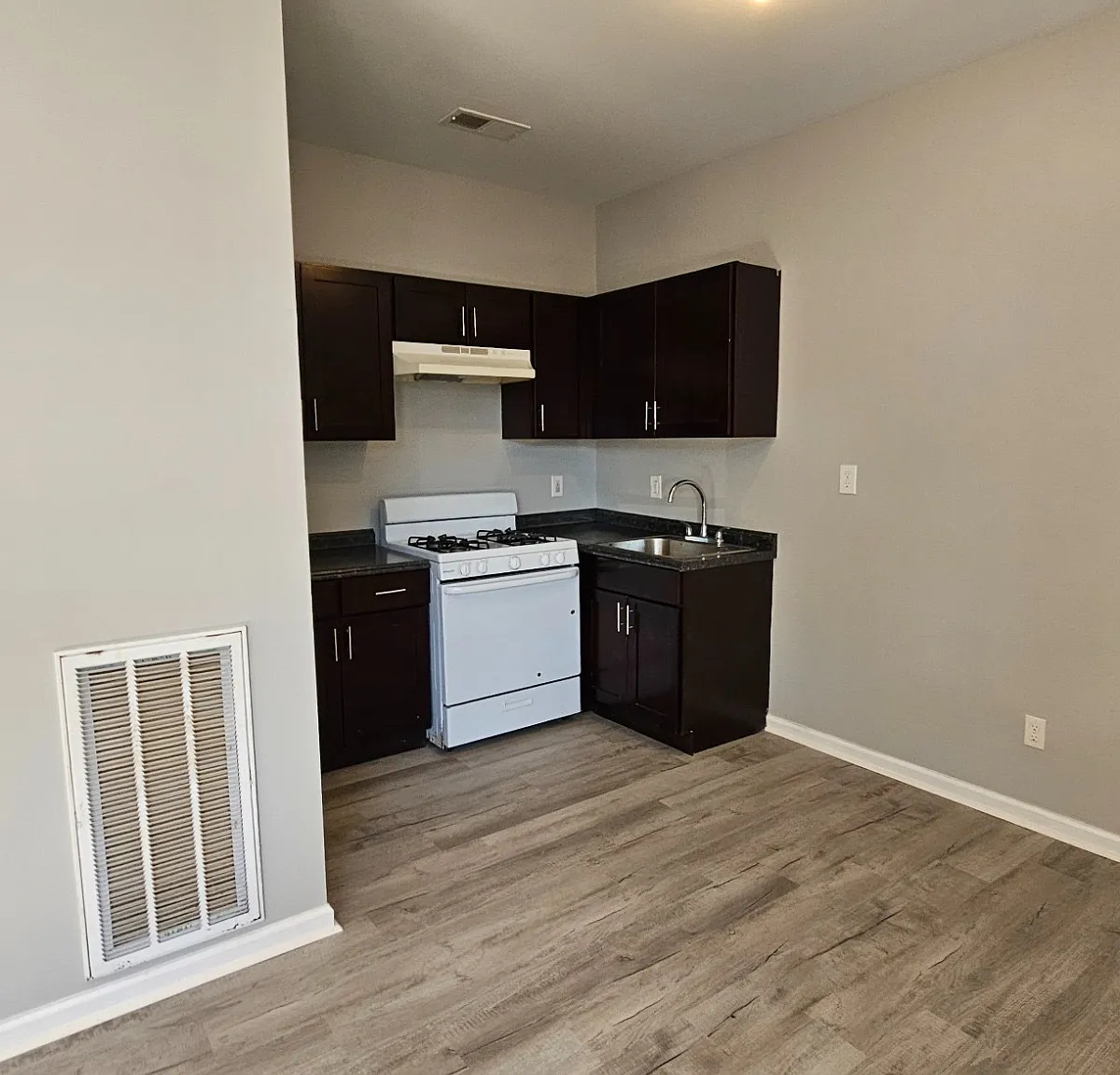 8 bed, $5,600 — Photo 3