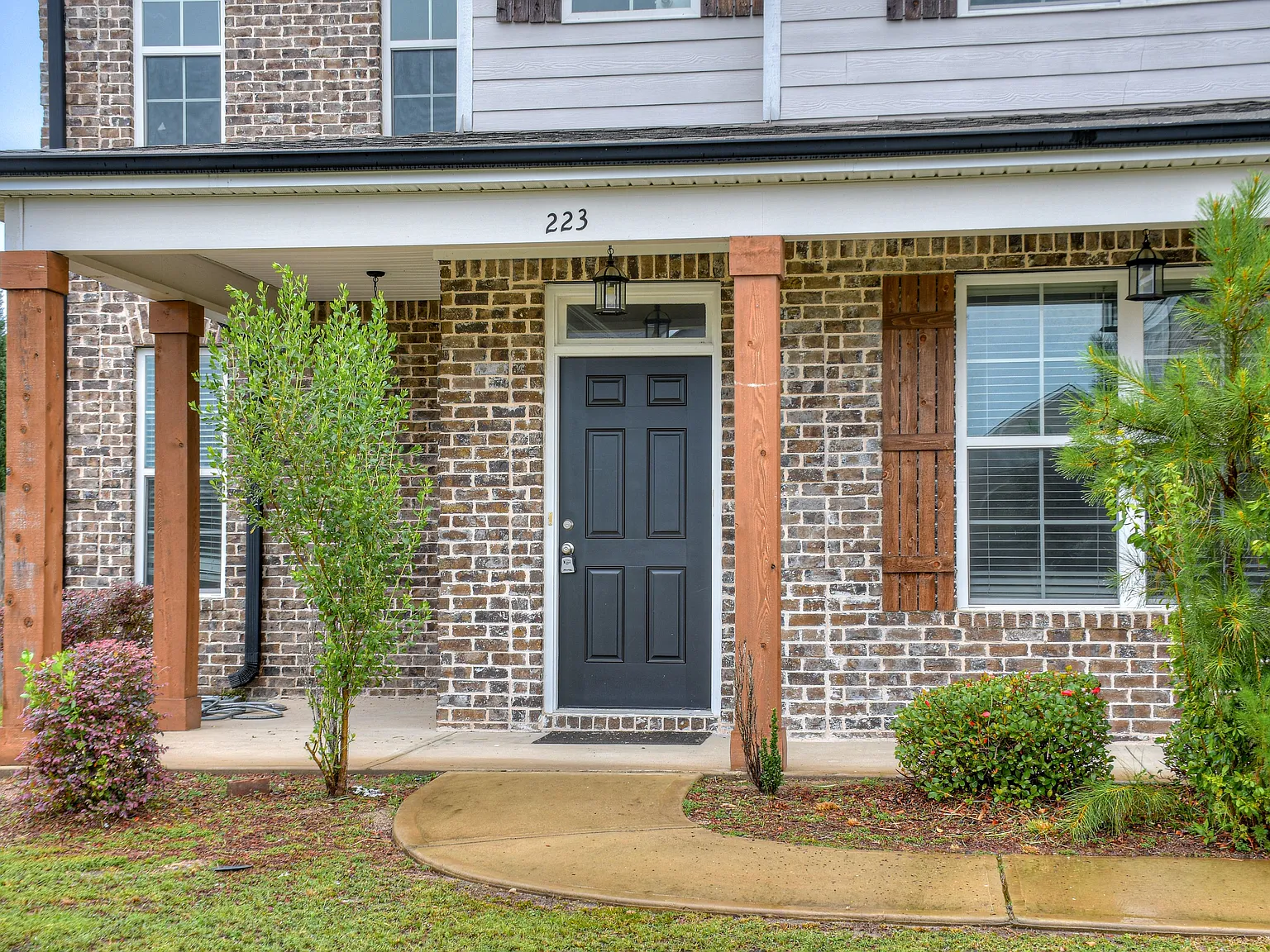5 bed, 4.0 bath, 3591 sqft, $2,600 — Photo 2
