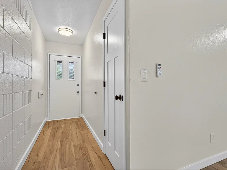 721 N Main St #4 — Photo 6