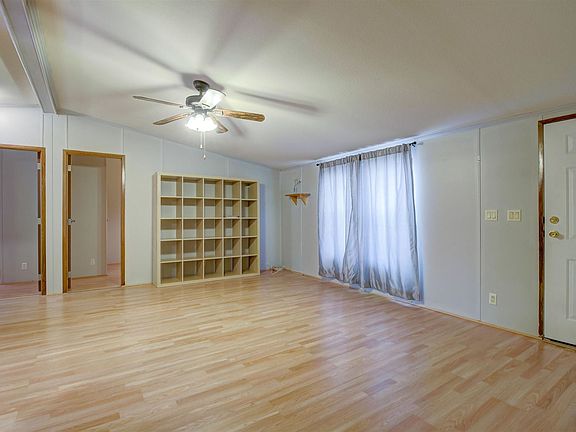 3rd image of 3932 E Balsam Ave