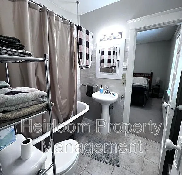 17 E 6th St #2 — Photo 12