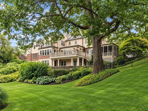 4 Dartmouth St, Winchester, MA 01890