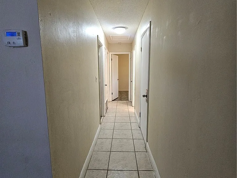 423 Morgan Cir S — Photo 16