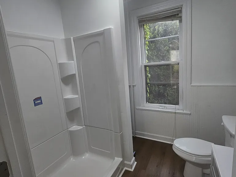102 E York St — Photo 19