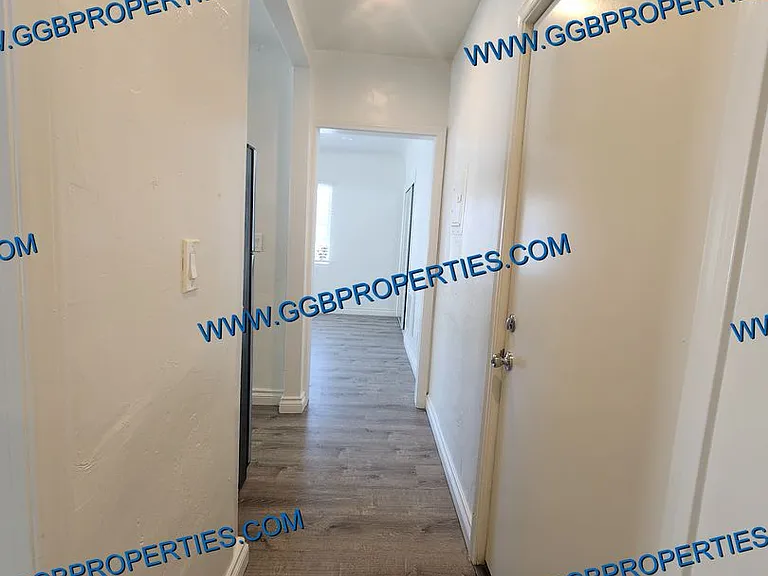 310 W 8th St — Photo 9