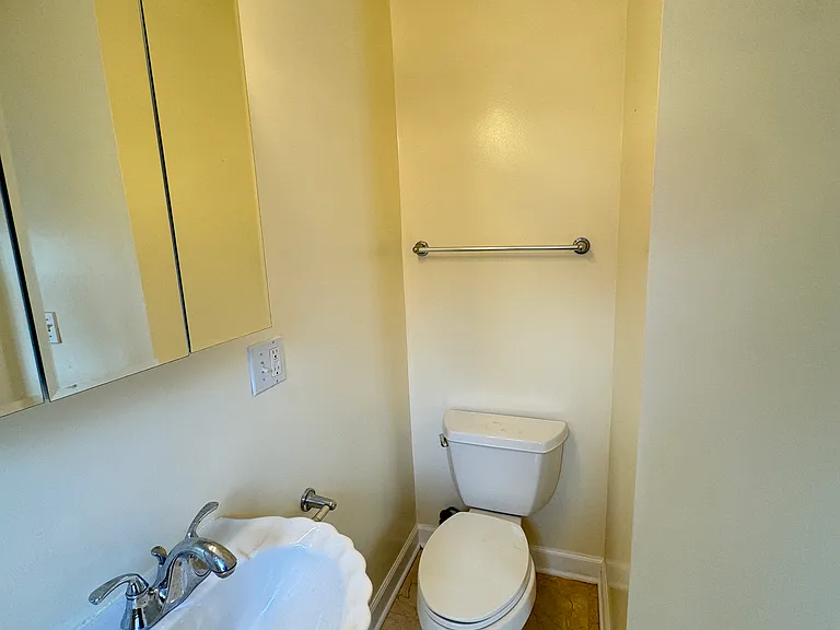 843 E 52nd St #3 — Photo 7
