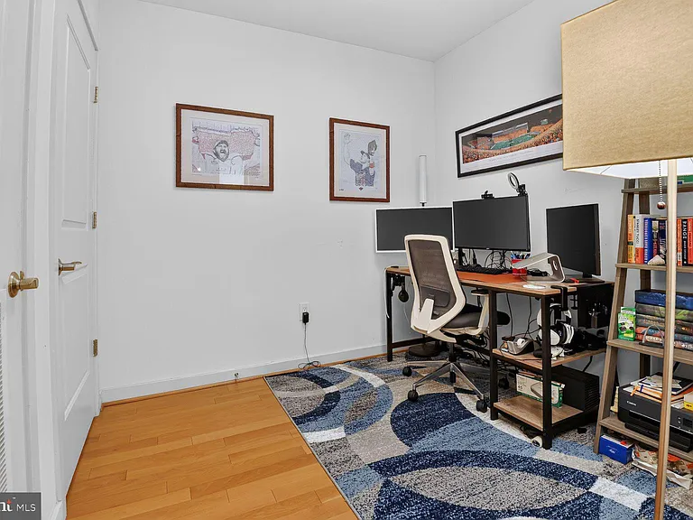 1025 1st St SE #701 — Photo 16