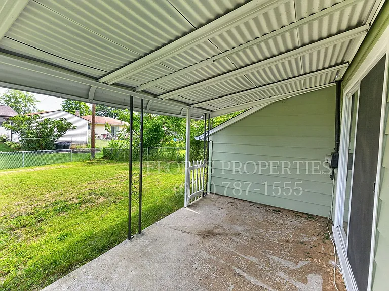 1300 Evaline Dr — Photo 6