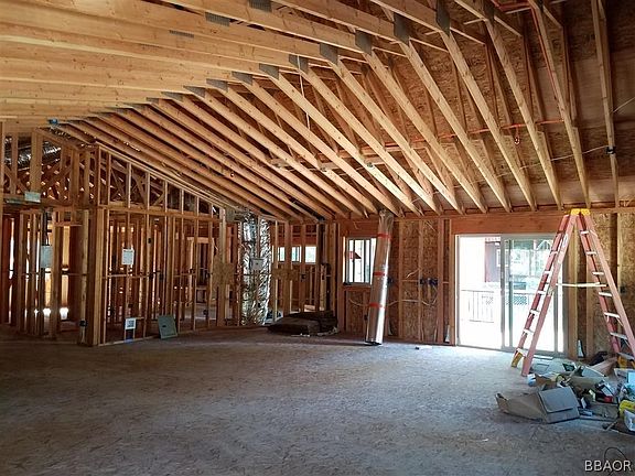 4th image of 218 N Eureka Dr
