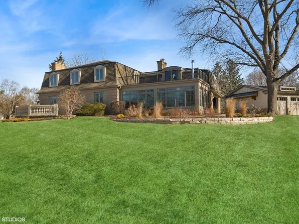 145 Palm Dr, Barrington, IL 60010