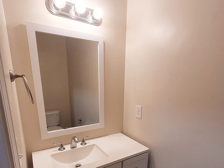 1/2 Bath