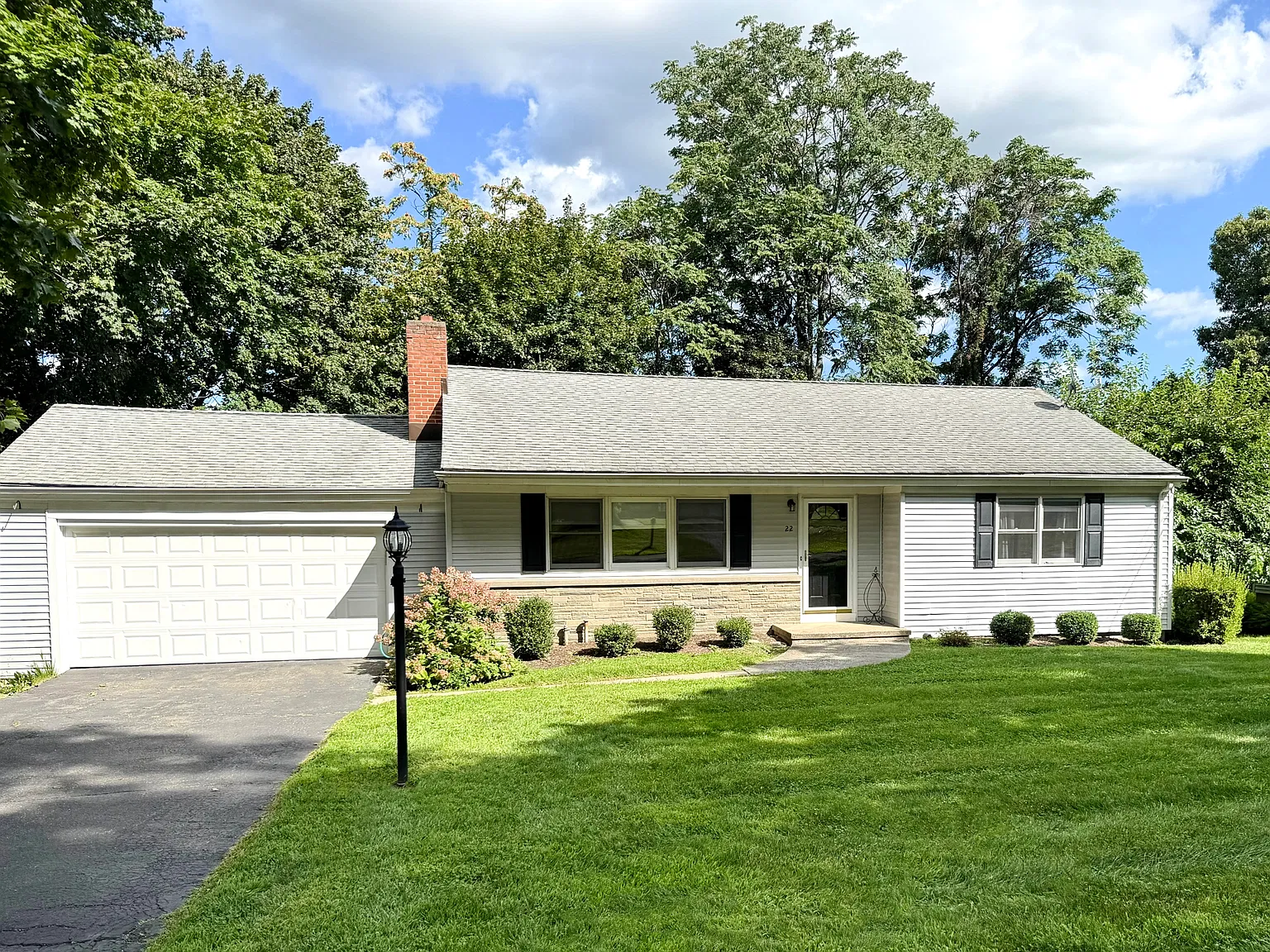 3 bed, 1.5 bath, 2656 sqft, $4,000 — Photo 1