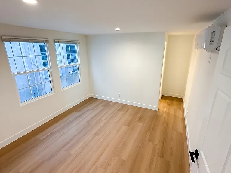 38 Rose Ave #B — Photo 8