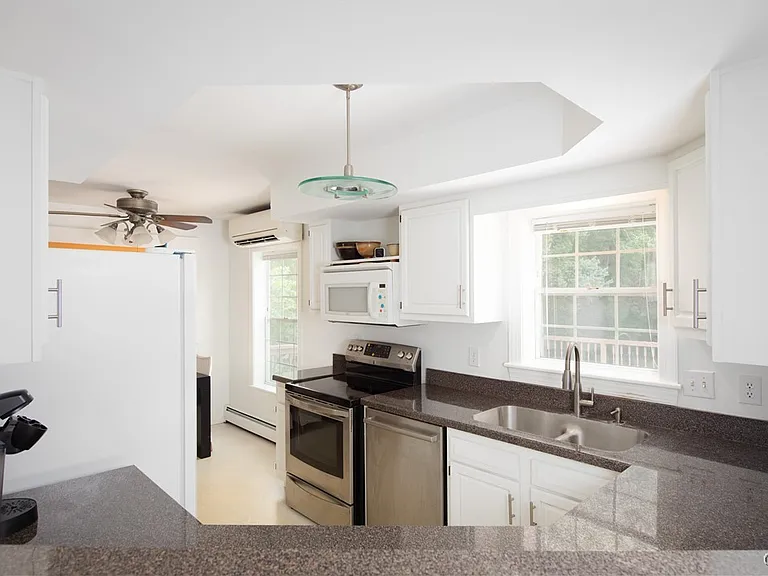 871 Franklin St — Photo 12