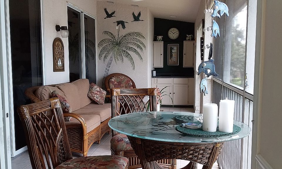 Lanai with built in grill