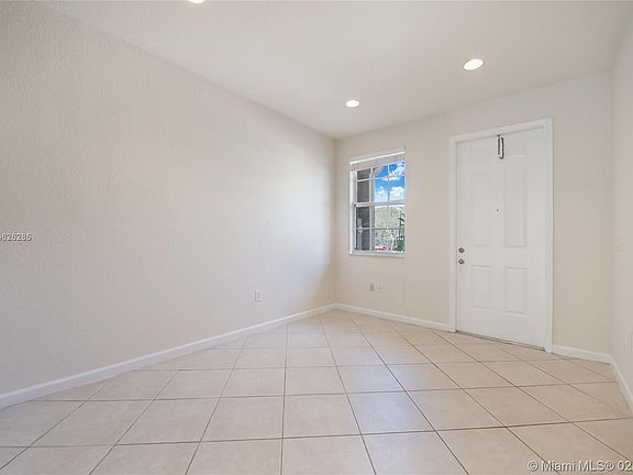 2nd image of 1113 NE 31st Ter #1113