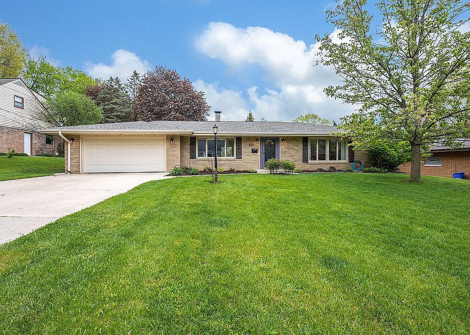 1st image of 805 Coolidge Pl