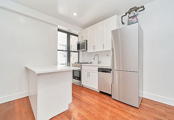3rd image of 51 Hamilton Pl APT 32A