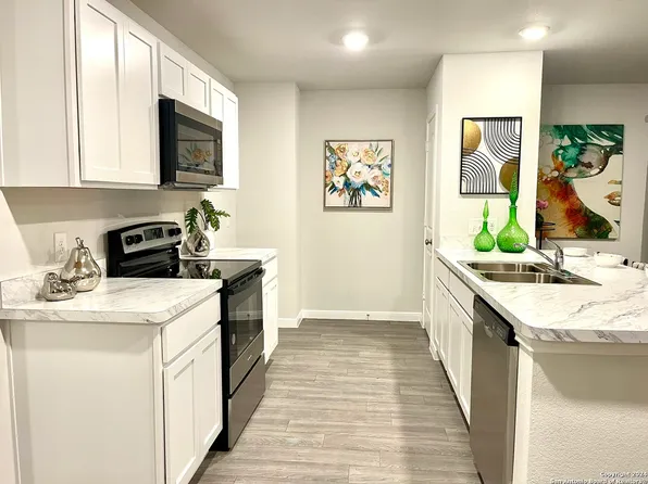 713 Black Mtn., Seguin, TX 78155