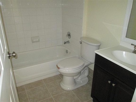 5th image of 8 Valencia Dr