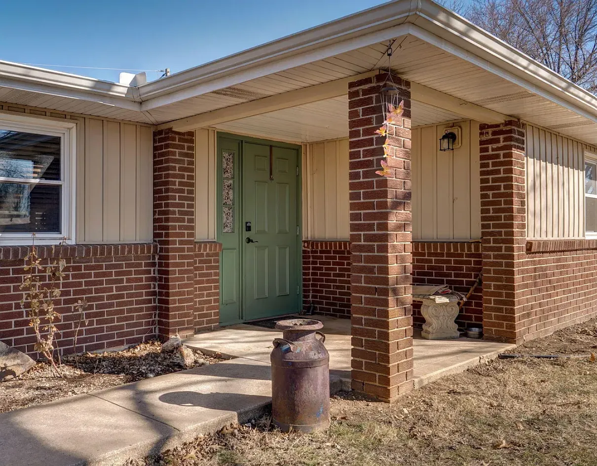 3 bed, 1282 sqft, $1,100 — Photo 1
