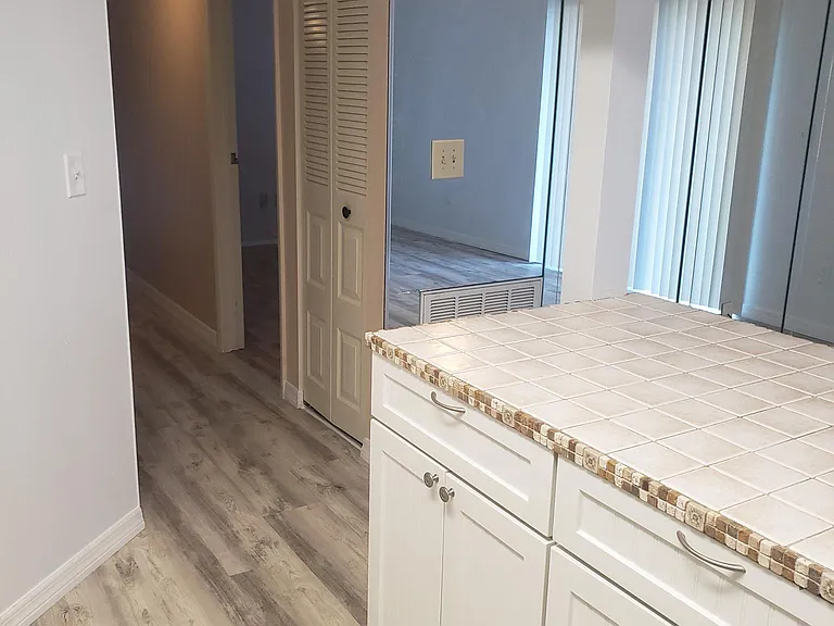 128 Camphor Cir #B — Photo 9