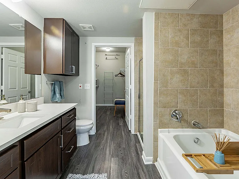 Bathroom-04-Grand-Parkway-Katy-04
