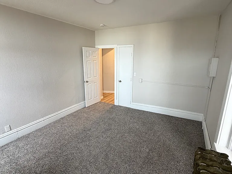 114-116 E 3rd St #2 — Photo 10