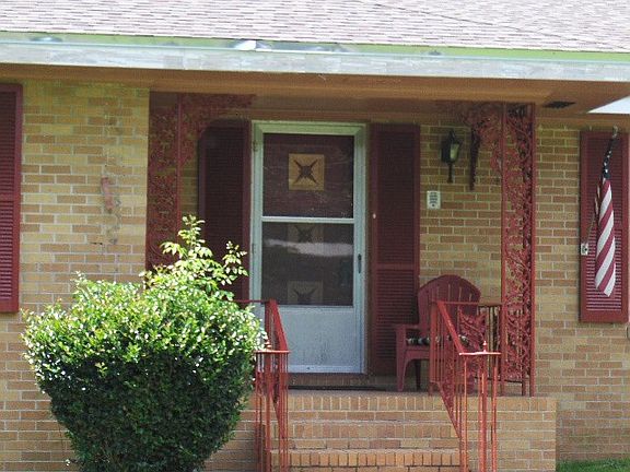 3rd image of 361 E Crusselle St