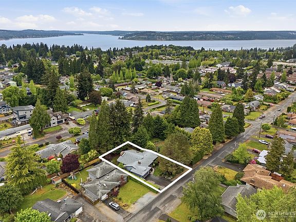 5th image of 3202 Crystal Springs Road W