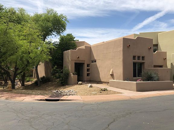 Lovely Scottsdale home in "The Village of Pavoreal"