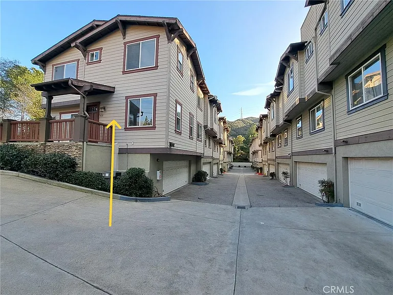 6300 Honolulu Ave #101 — Photo 2
