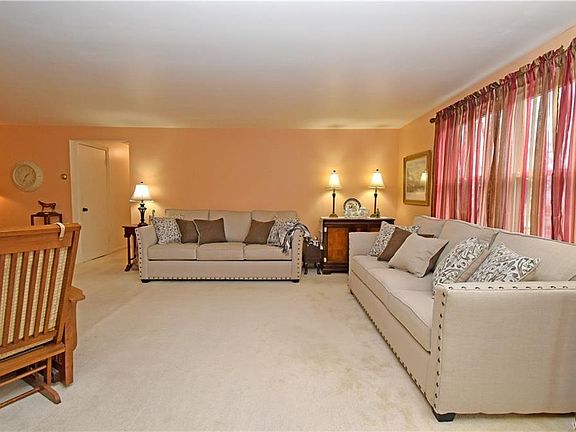 4th image of 65 Guilford Ln APT 6