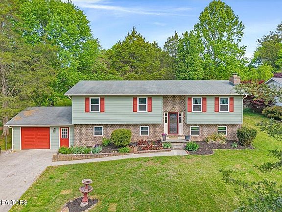 2nd image of 1305 Ridgeway Cir