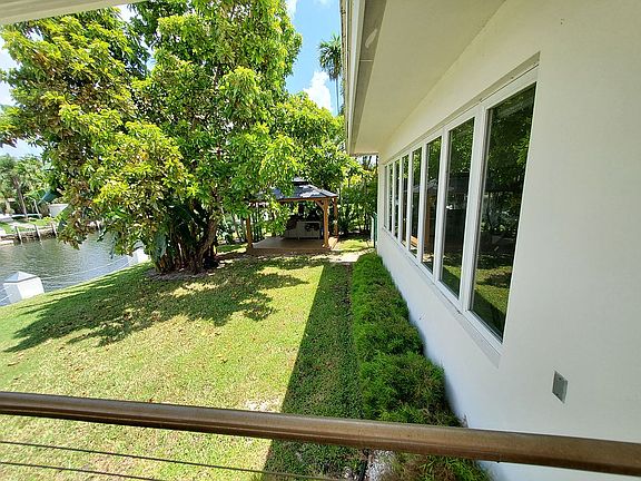 3rd image of 5015 Orduna Dr