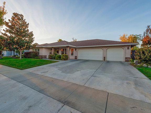 3rd image of 220 Denali Dr