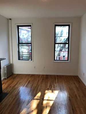 Rented by Flatiron Real Estate Advisors LLC | media 29