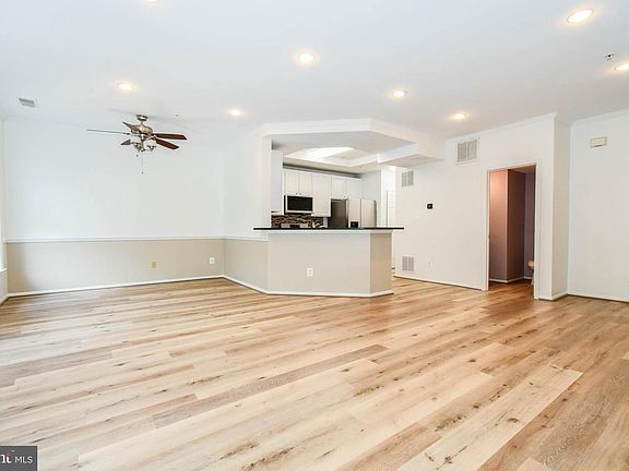 5th image of 4627 Hummingbird Ln #115