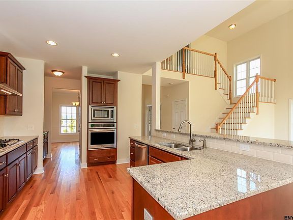 5th image of 12 Meadowbrook Ct