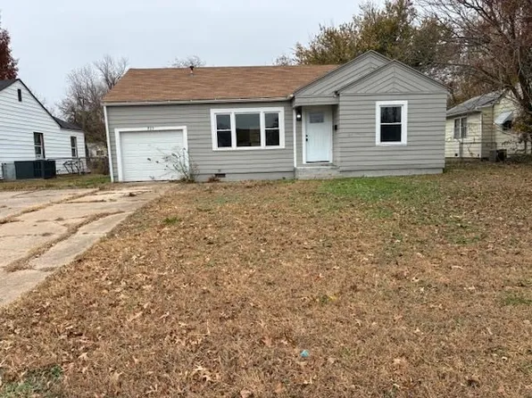 925 N Oak St, Ponca City, OK 74601