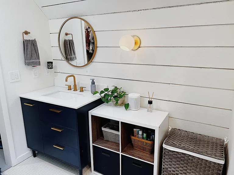 Upstairs bathroom