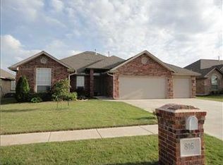 816 Carol Ann Pl, Moore, OK 73160