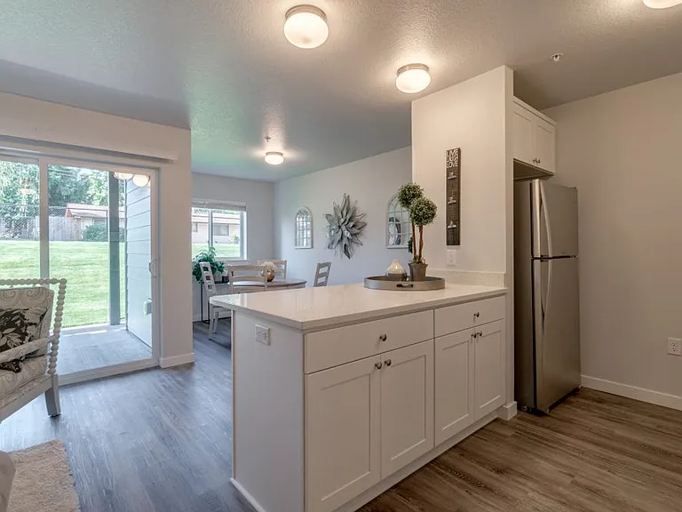 Riverbend Apartments — Photo 9