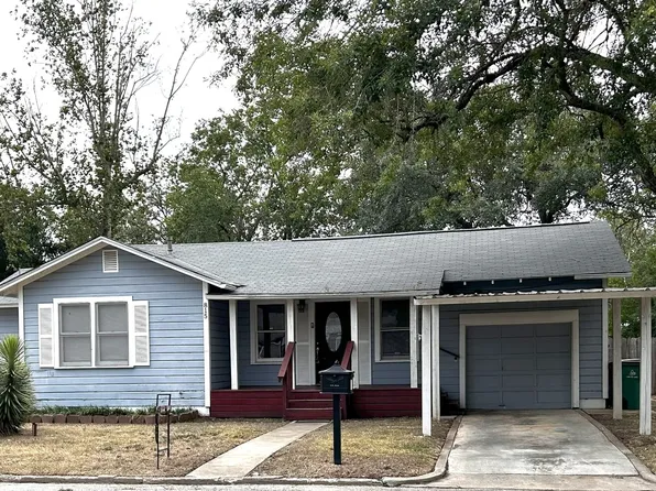 815 E Humphreys St, Seguin, TX 78155