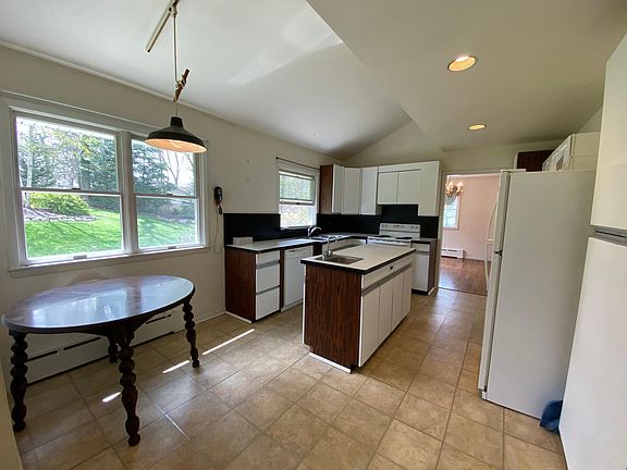 5th image of 16 Woodvale Ave #1