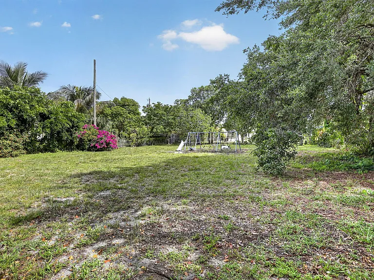 2465 Taylor St — Photo 31