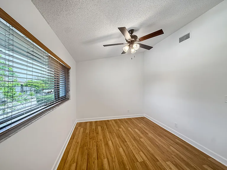 2700 S Oakland Forest Dr #305 — Photo 31
