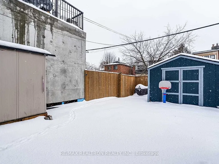 1319 Gerrard St E #LOWER — Photo 21