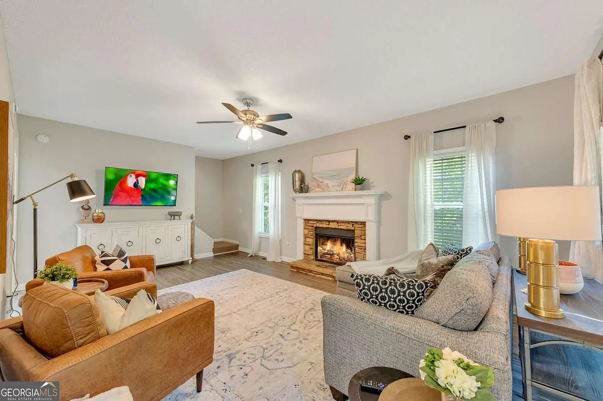3 bed, 2.5 bath, $4,500 — Photo 1